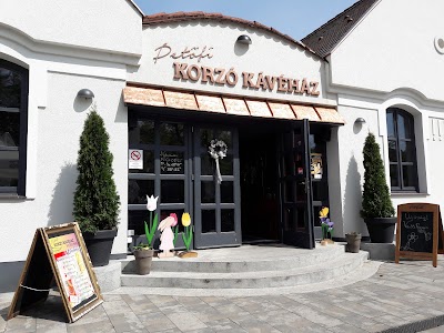 Photos of Petőfi Korz&oacute; K&aacute;v&eacute;h&aacute;z