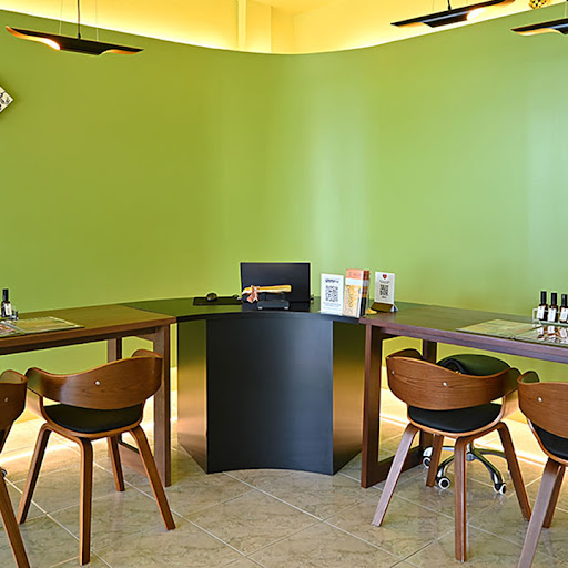 Emerald Green Mens Club