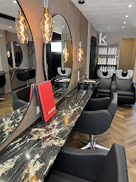 Photo n°6 de Chez Peter coiffure à Thonon-les-Bains (Salon de coiffure)
