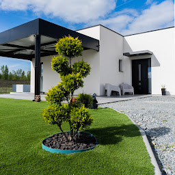 Photo n°20 de MAN V à Cournon-d'Auvergne (Magasin de plantes artificielles)