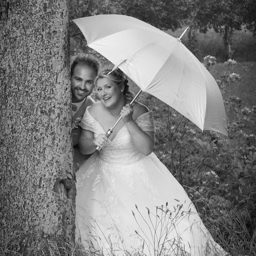 Petit retour sur une séance couple pleine de surprises avant le grand jour ! ❤️

Le vent et la pluie se sont invités, mais loin de gâcher l'instant, ils ont apporté une belle touche de magie à nos photos. 

Nos amoureux ont joué le jeu à fond, et le résultat est juste canon : des photos pleines de vie, d’émotion et de spontanéité. Parfois, il suffit de laisser la météo faire le show !



#photographedemariage #justmarried #mariage2026 #souvenirspourlavie #momentsinoubliables #photographemanche #studioguezou #photographeprofessionnel