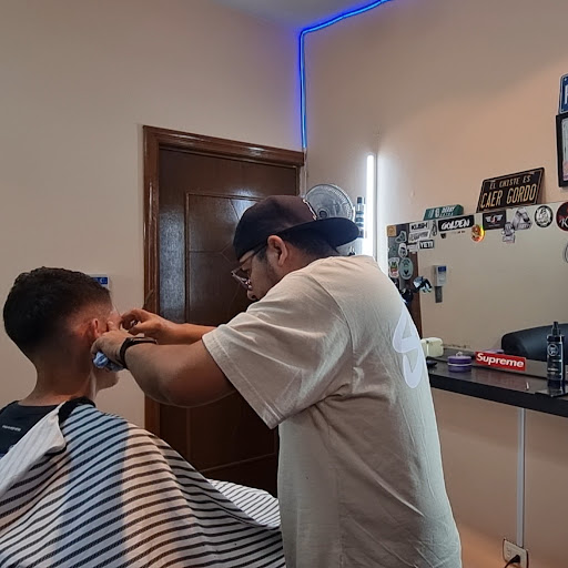 KRAKEN & HUSKY BARBER STUDIO