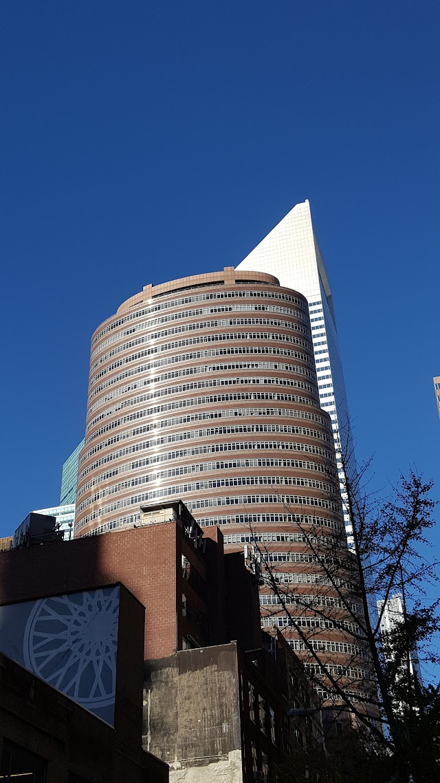 Lipstick Building