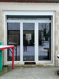 Photo n°19 de Pouet Menuiserie à Chaingy (Magasin de stores et de rideaux)