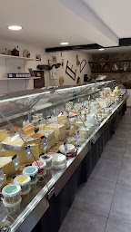 Photo n°5 de Fromagerie de Bièvres à Bièvres (Fromagerie)