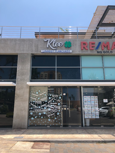 Klee Lavanderia Lavavado y planchado Logo