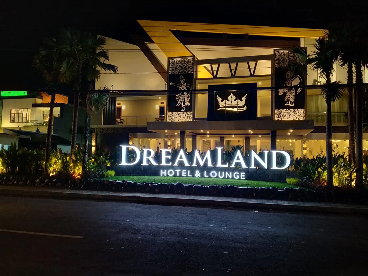 DreamLand Hotel & Lounge Bondowoso