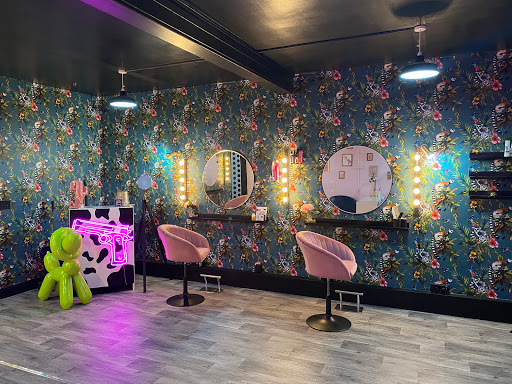 Warpaint Salon - United Kingdom