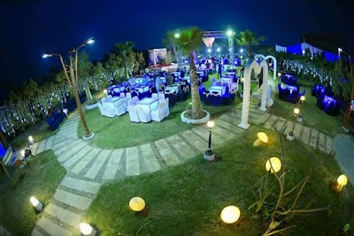 Photos of Emy Land - Al Sanat