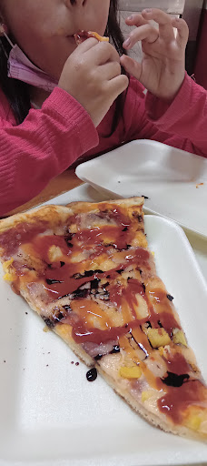 Mina's Pizza Logo