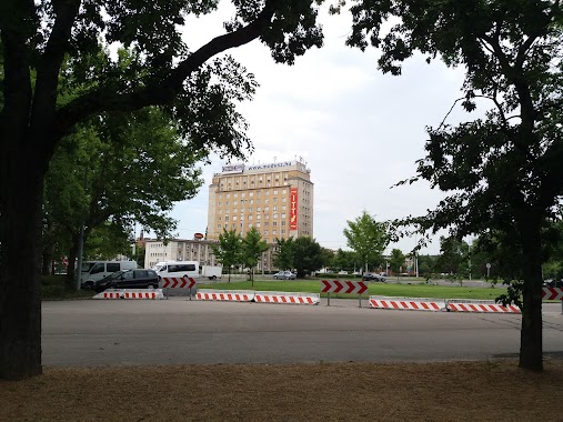 Módusz Irodaház Parkolója Budapest, Author: Dr. Hossam Abdelkawy