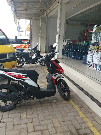 Photos of Indomaret Nangoh Bayongbong