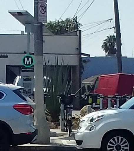 Metro Bike Share: Venice & Abbot Kinney Gallery - United States