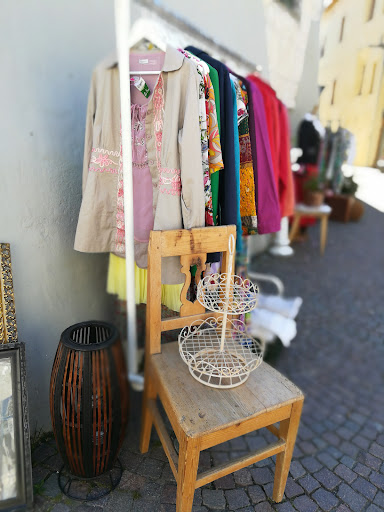 Akazie Secondhand Shop - Thumbnail