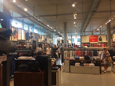 Photos of s.Oliver Outlet