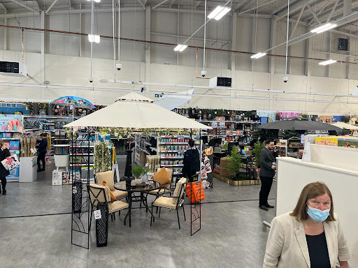 The Range, Prescot - Visual