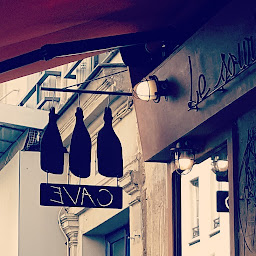 Photo n°8 de Le sourire au pied de l'échelle à Paris (Cave à vins)