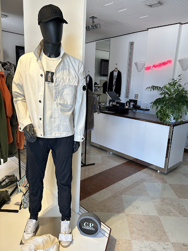 Sir Andrew's Carpi Contemporary Man Store - Thumbnail