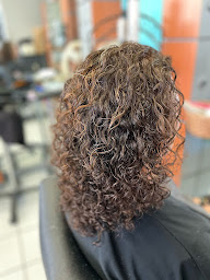 Photo n°14 de Mad Coiffure, Expert en Microscopie Capillaire & Soins Profonds à Saint-Chamond (Salon de coiffure)