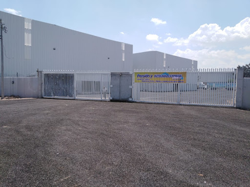 Pensión y Lavado de Trailers Autolavado Express Irapuato Gallery - Mexico