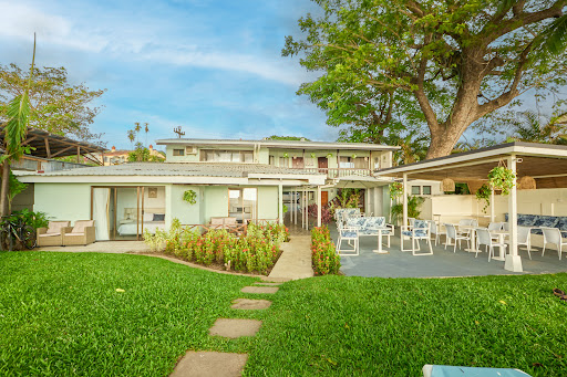 La Perla de la Playa Beachfront Hotel