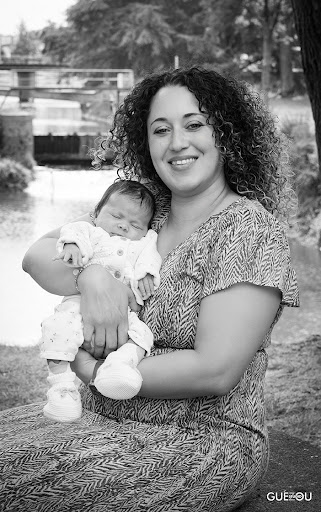 Photo avec le nouveau membre de la famille ✨

Vous aussi, réservez votre séance photo !

#famille #souvenirs #liensfamiliaux #photographiedefamille #photosouvenir #photoexterieur #portraitdefamile #intantsmagiques #studioguezou #photographefamille