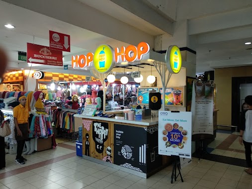 Gramedia Mega Bekasi Hypermall, Author: uwais al-qorni