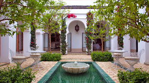 Photo n°2 de Luxury Escape à Cabrières-d'Avignon (Agence de location de maisons de vacances)