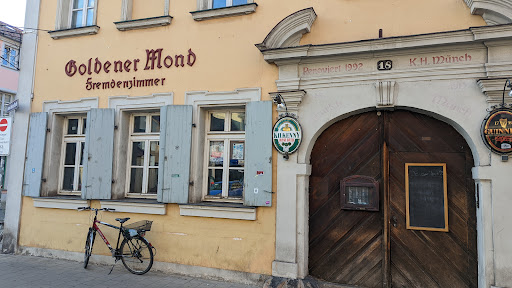 Goldener Mond