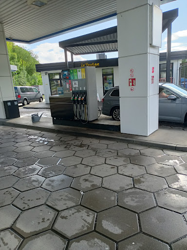ELF-Tankstelle - Visual