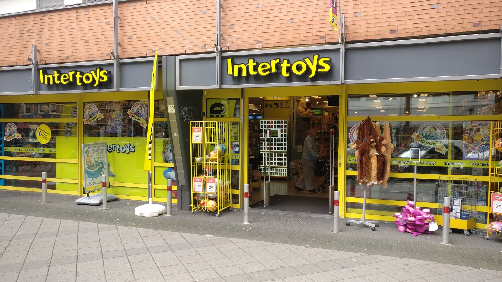 mooi Jood gesponsord Intertoys - Eerste Van Swindenstraat - indebuurt Amsterdam