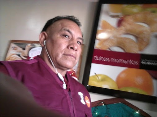 Las Medialunas del Abuelo, Author: Juan Robles