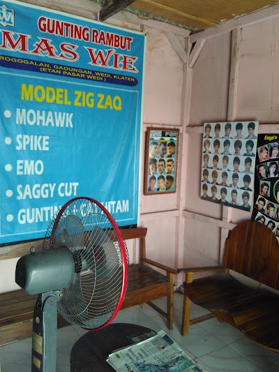 Photos of Mas Wie Barber Shop
