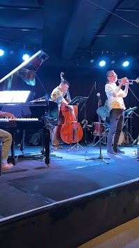 ライブハウス バードランド