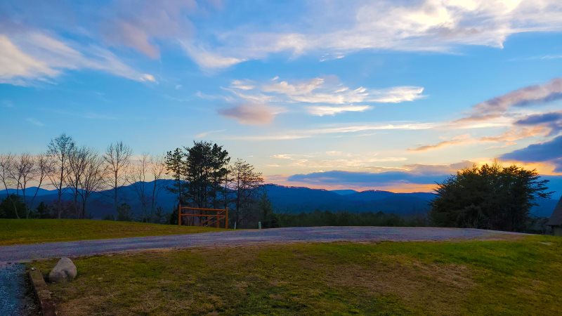 Above the Rest Luxury Cabins photo
