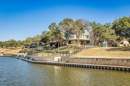 Sleepy Oaks Farmhouse LBJ - Vacation Rental - Thumbnail