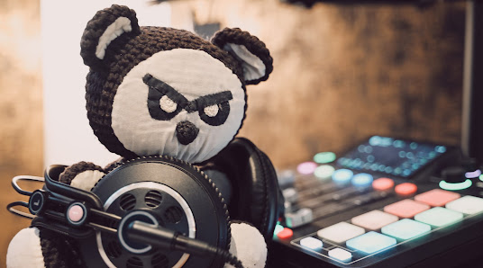 TheAngryTeddy Communications | Podcast Marketing und Social Media Agentur Ziegeleistraße 37, 4020 Linz, Österreich