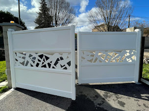 Photo n°2 de FK SERVICE (serrurerie/menuiserie) à Bouvesse-Quirieu (Serrurier)