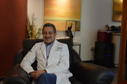 Dr. Miguel Saldaña Salas, Cirujano plástico - Thumbnail
