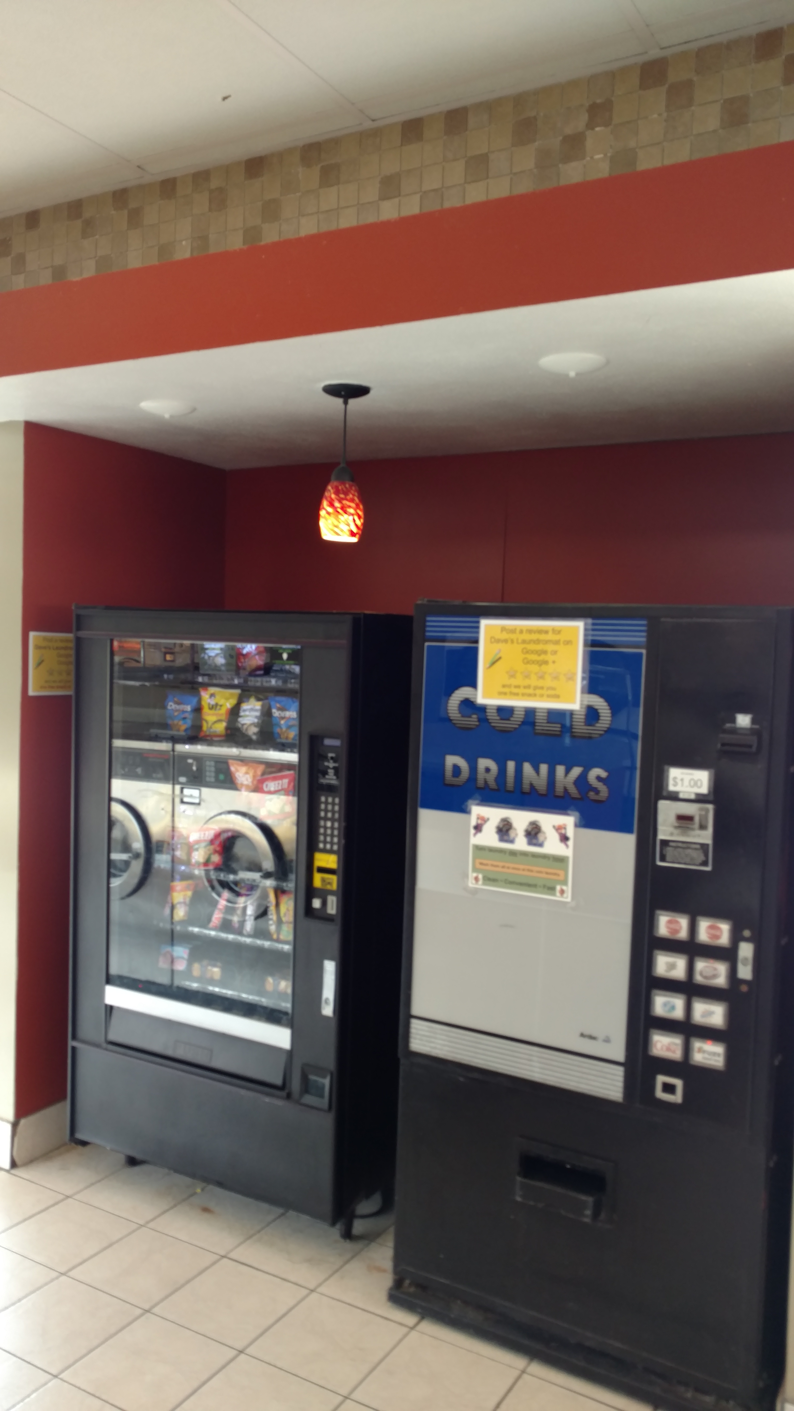 Dave's Laundromat storefront and entrance in Pensacola