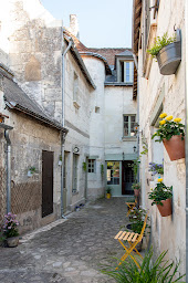 Photo n°3 de La Little Maison - Chambres d'hôtes / Le Little Bistro - Bar & Musique à Loches (Bistro)