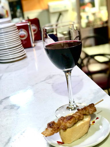 Tapas De Más - Visual