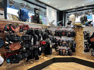 Photo n°25 de Netski. THE HUB Les Gets à Les Gets (Magasin de vêtements de sport)