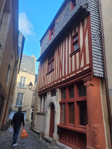 http://lehenri4.fr/