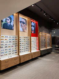 Photo n°24 de Opticien Saint-Genis-Laval - Cc St Genis 2 - Krys à Saint-Genis-Laval (Magasin de lunettes de soleil)