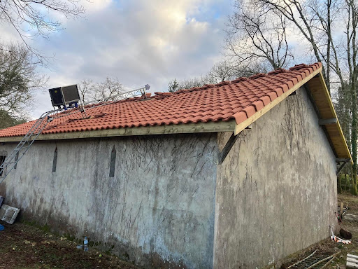 Photo de Artisan couvreur zingueur entretien renovation toiture. Charpente. à Saint-Vincent-de-Tyrosse (40230)