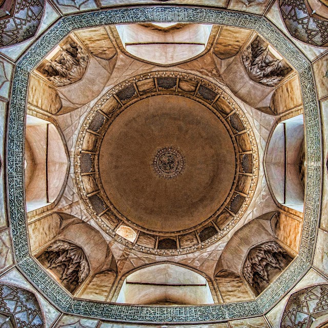 Agha Bozorg Mosque