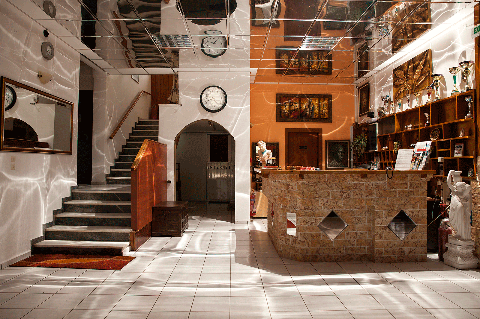 Saron Hotel