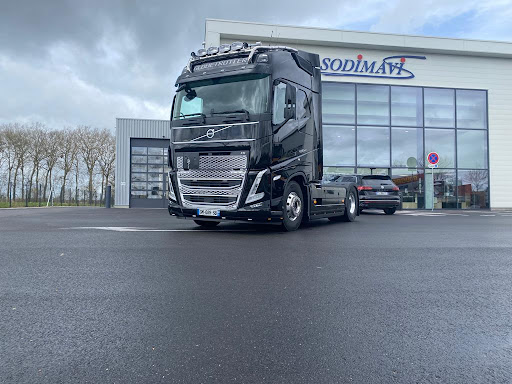 Garage volvo truck - Thumbnail