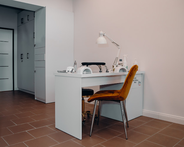 COŚ PIĘKNEGO ANGELIKA KSIĄŻKA - Salon piękności